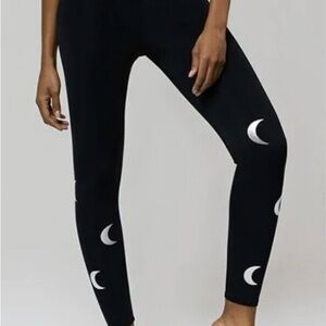 Onzie Flow Black leggings w/ Silver Foil Crescent Moon Size S/M